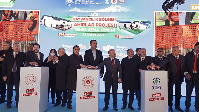 Bakan Kurum'dan Ağrı'ya müjde