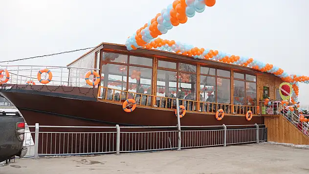 Ağrı'da, bölgenin en sıra dışı kafesi açıldı