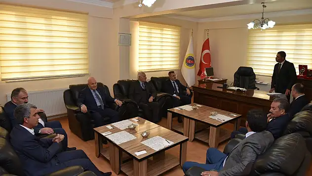Vali Elban belediye başkanları ile görüştü