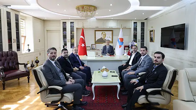15 Temmuz Derneği Başkanı Turunç, AİÇÜ Rektörü Gülçin ile görüştü