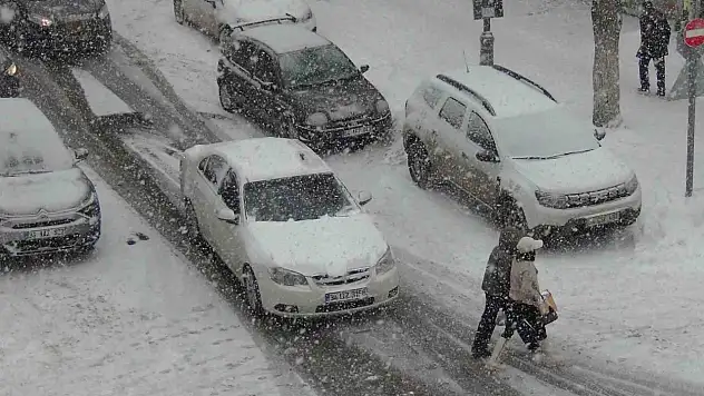 15 yıl sonra geri gelen kış: Kars'ta hayat durdu