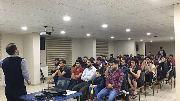 Ağrı KYK yurtlarında seminer verildi