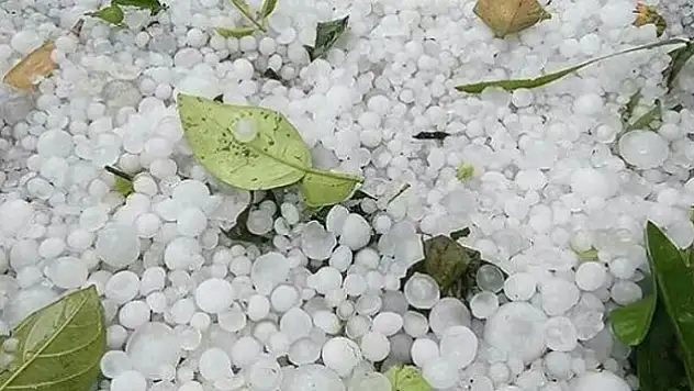 Elma büyüklüğünde dolu yağdı
