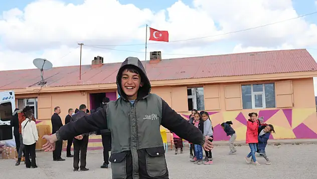 İstanbul'dan Ağrı Dağı eteklerine gönül köprüsü kurdular