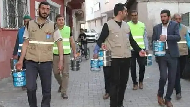 Ağrı'da iftar sofraları 'Bir kap Bir kalp' projesi ile şenleniyor