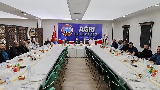 Belediye Başkanı Sayan, basın mensupları ile bir araya geldi