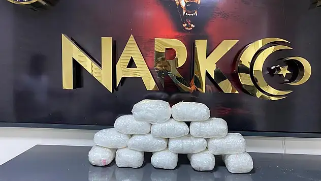 Ağrı'da 14 kilo 242 gram toz metamfetamin ele geçirildi