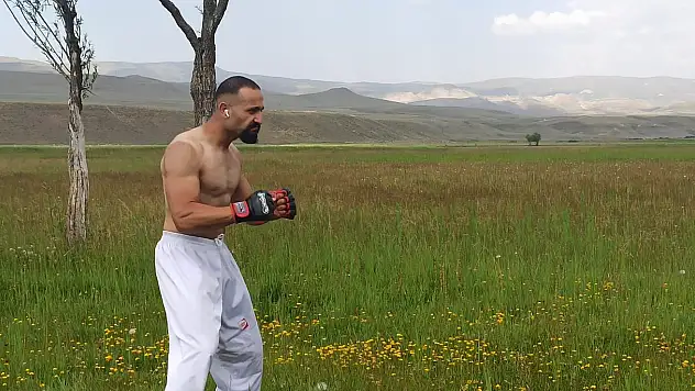 Ağrılı Rambo, altın kemer için mücadele edecek