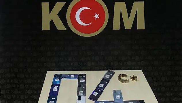 Ağrı'da gümrük kaçağı cep telefonu ele geçirildi
