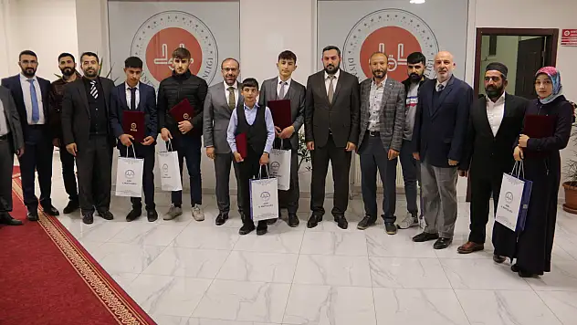Hafızlar belgelerine kavuştu 