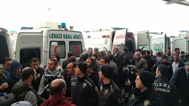 Ağrı'daki kazada hayatını kaybedenlerin cenazeleri yakınlarına teslim edildi