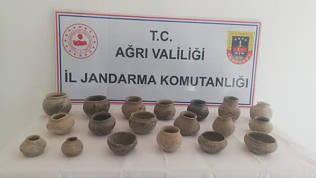 Ağrı'da 4 bin yıllık toprak çömlekler ele geçirildi