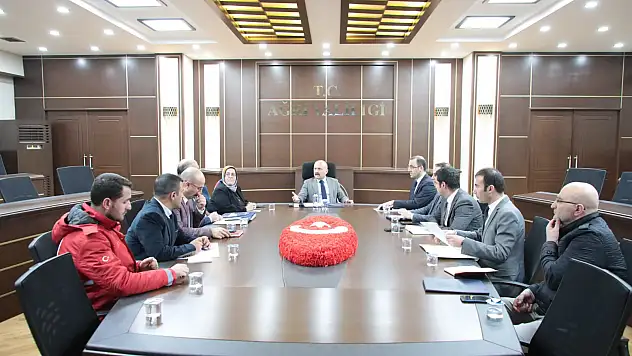 Ağrı'da  deprem bölgesi için çalışmalar aralıksız sürüyor