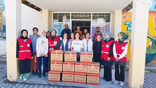 Ağrılı öğrencilerin iyilikle doldurduğu koliler ihtiyaç sahiplerine ulaştırılıyor
