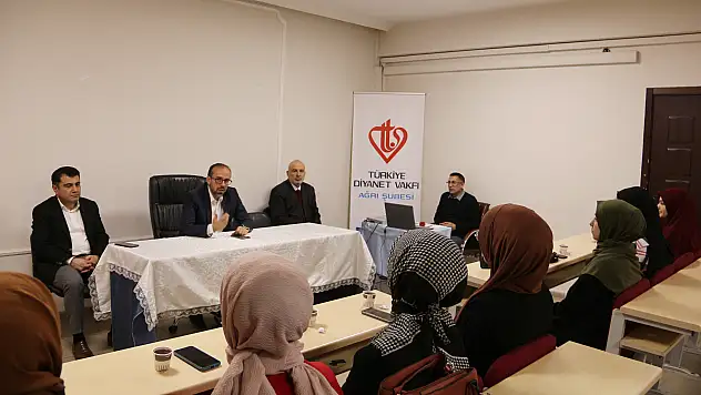 Ağrılı Gönüllü Gençler Umreyle Ödüllendirildi