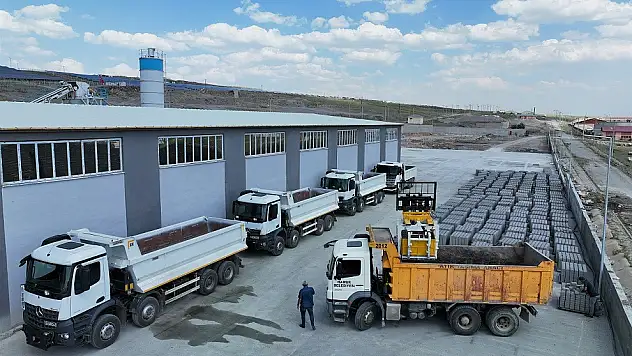 Ağrı'da Kilit Parke Bordür Taş Fabrikası seri üretime başladı