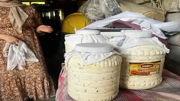 Doğal yollarla üretilen peynirler kışın tüketilmek üzere toprağa gömülüyor