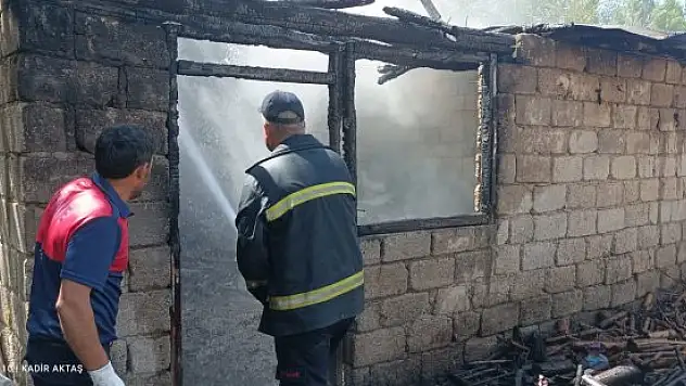 Ağrı'da çıkan yangın korkuttu