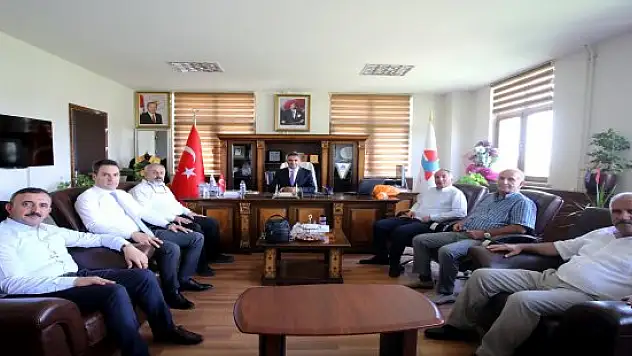 AİÇÜ Rektörü Prof. Dr. Karabulut, İİBF Dekanı Prof. Dr. Yılmaz'a hayırlı olsun ziyaretinde bulundu