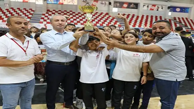 Ağrı'da Türkiye Halk Oyunları Federasyonu Grup Yarışması heyecanı