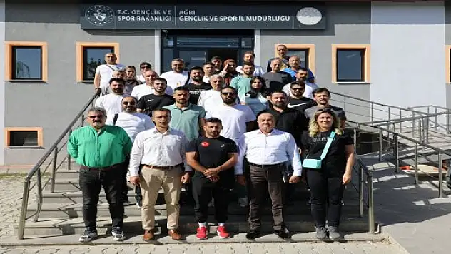 Ağrı Gençlik ve Spor İl Müdürlüğü, yeni sezon öncesi antrenörleri ile toplantı yaptı