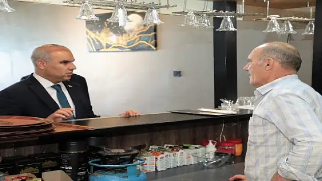 Ağrı Valisi Koç, öğrencilerin güvenli ve huzurlu bir eğitim ortamı için esnafı denetledi