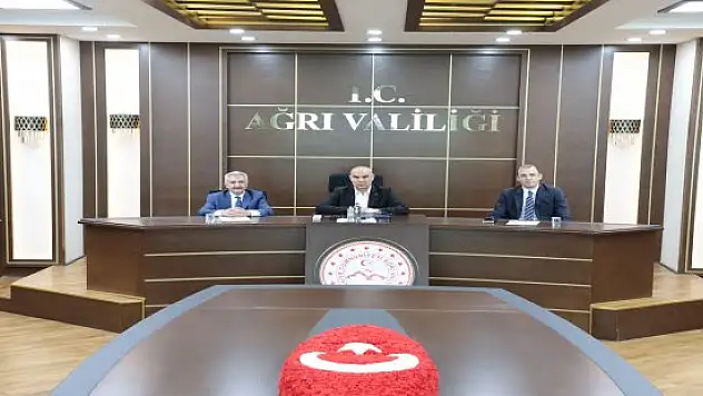 Ağrı Valisi Koç, çevre hizmetleri birliği toplantısına katıldı