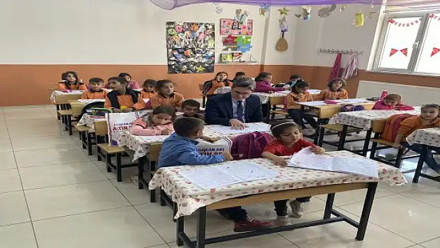 Taşlıçay Kaymakamı Arıkan, ilçe merkezindeki okulları ziyaret etti