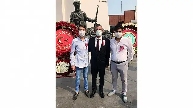 CHP Lideri Ağrılı Şehit ile olan fotoğrafını paylaştı