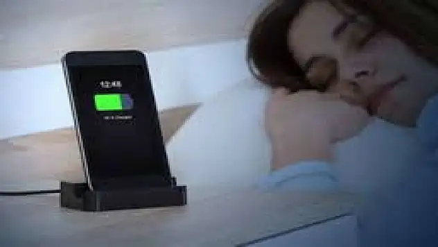 Telefonu şarja takıp uyuyanlar dikkat: Faciayla karşılaşabilirsiniz