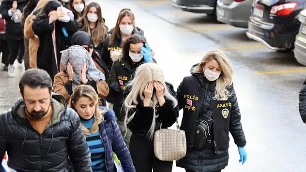 Fuhuş Operasyonunda 18 kişiden 9'u tutuklandı