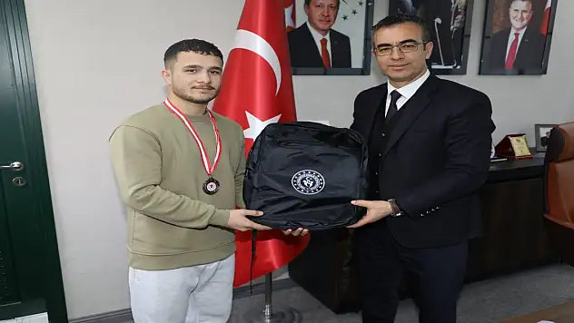 Ağrılı Boksör Sezgin Acar, Türkiye üçüncüsü oldu