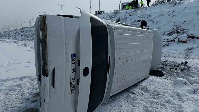Buzlanma Ağrı'da kazaya neden oldu