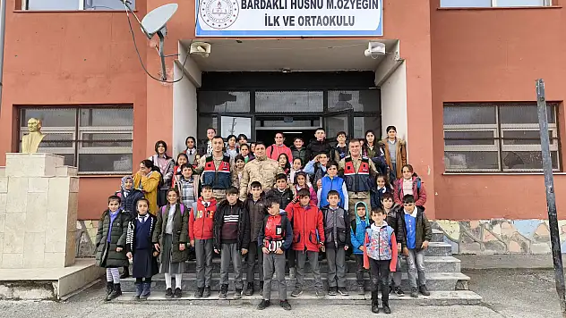 Ağrı'da İlk ve Ortaokul Öğrencilerine Jandarmayı tanıtıyorlar