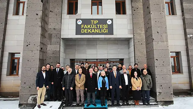 AİÇÜ'de Tıp Fakültesi Akademisyenlerine Yeni Yıl Sürprizi
