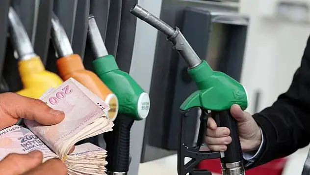 Akaryakıt Fiyatları (GÜNCEL): 6-7 Şubat benzine ve motorine indirim veya zam var mı? Güncel akaryakıt fiyatları!