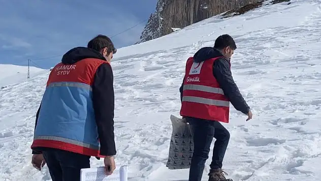 Hamur'da 1600 vatandaşa kıyafet yardımı yapıldı