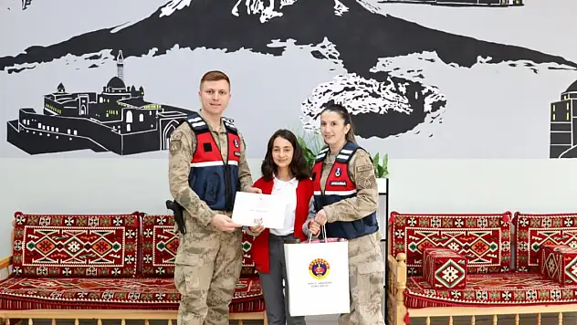 Ağrı Jandarma başarılı öğrencileri es geçmedi