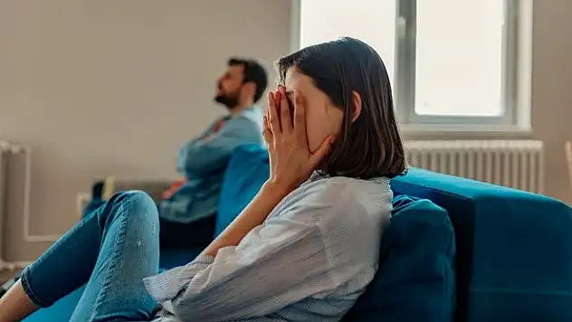 Ağrılı Erkekler Dikkat! Eşinize 'Alo' Diye Seslenmeniz Boşanma Sebebi