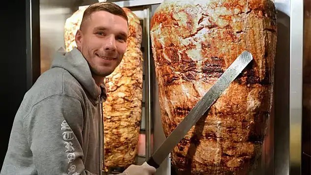 Podolski Almanya'da Dönerci Kralı Oldu! Geliri ise Dudak Uçuklattı!