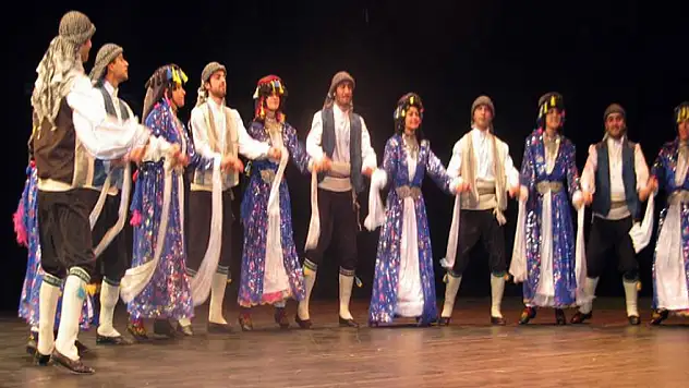 Ağrı'nın Derinliklerinden Yükselen Nağme: Al Şalım Yeşil Şalım