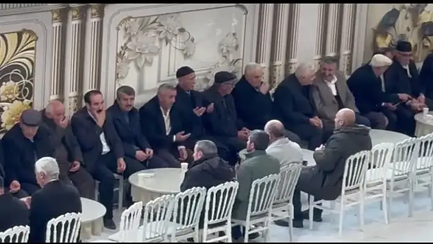 16 yıllık husumet barış merasimiyle sona erdi, iki aile el sıkıştı