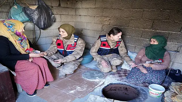 Muş İl Jandarma Komutanlığı'ndan Kadınlara Özel Sürpriz Ziyaret