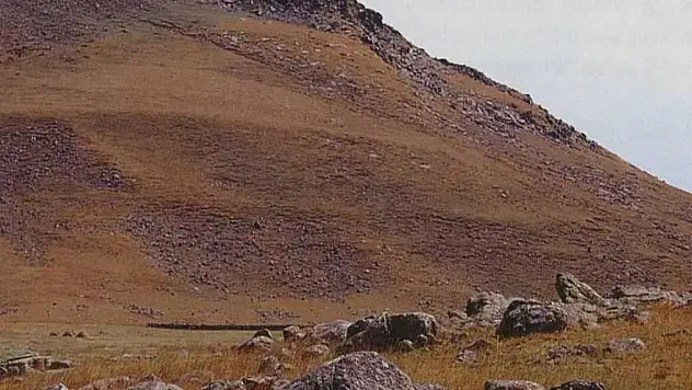 Ağrı'nın Tehlike Altındaki Mirası: Harabapazar Kalesi ve Nekropolü