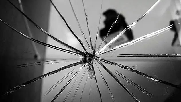 Rüyada ayna kırıldığını görmek, ayna kırılması ne anlama gelir?