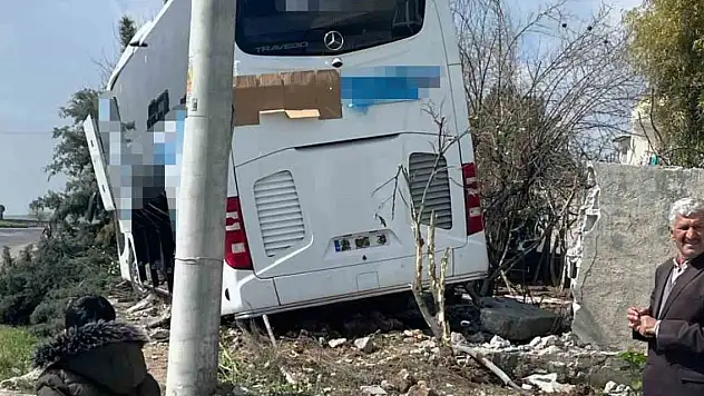 Evin bahçesine Yolcu otobüsü düştü