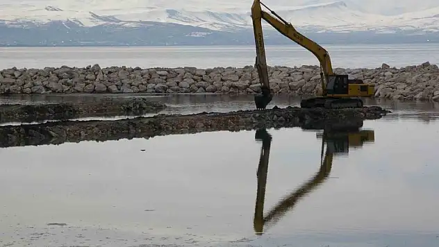 Van Gölü'nde korkutan gelişme! Göl çekiliyor