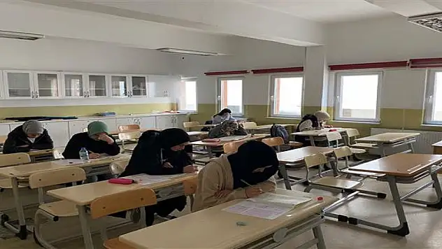 Ağrı'da Umre Ödüllü Yarışmaya büyük ilgi