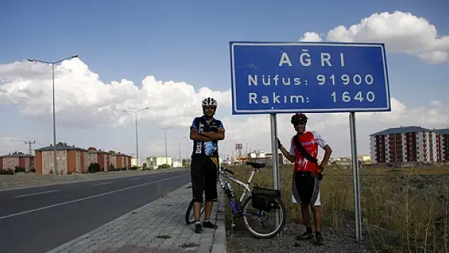 Karakilise'den ismi Karaköse'ye çevrilen Ağrı ne zaman il oldu?