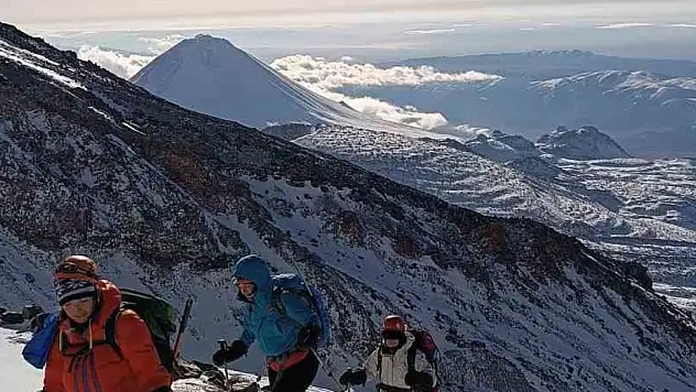 Ağrı'nın zirvesine kadınlar çıktı